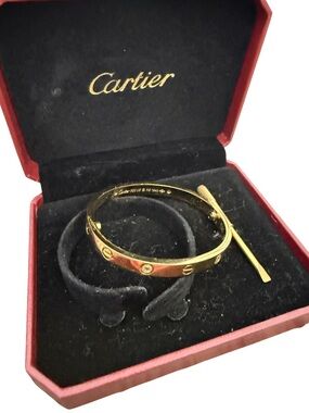 Gold Screw Motif Bangle Bracelet
